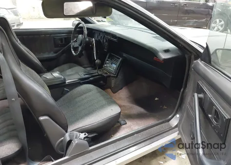 1983 Chevrolet Camaro из США, поврежденный, VIN 1G1AP87S4DN151866